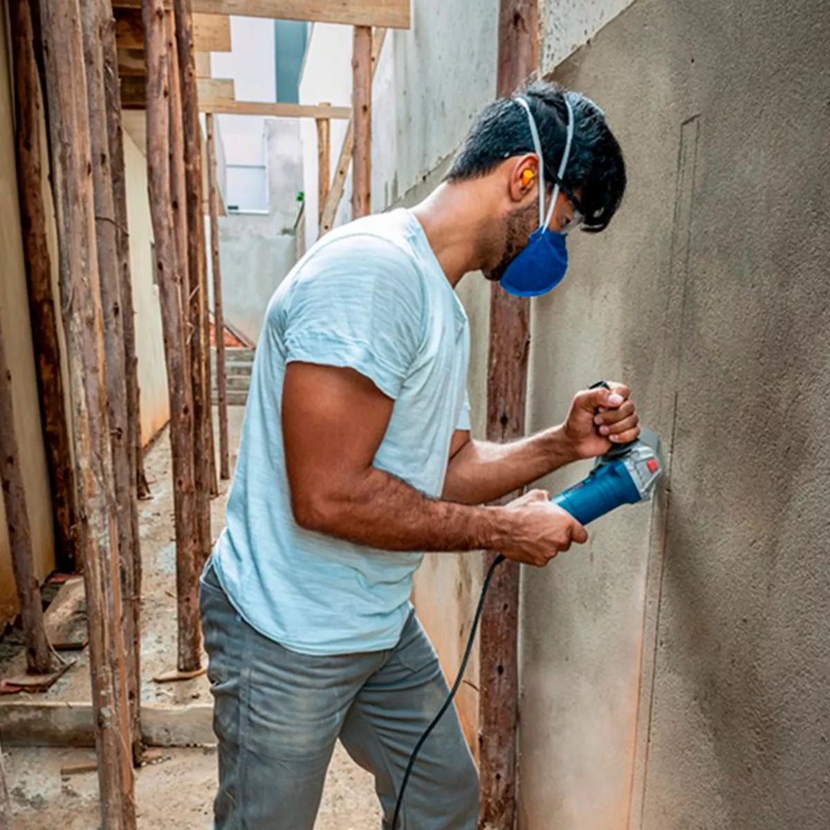 Esmerilhadeira Angular de 4 1/2 Pol. GWS850 850W - BOSCH-06013775D0-000 COD. 2062218 BOSCH